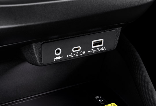 <sg-lang1>Puertos USB Frontales (Tipo A y C) y Puertos de Energía USB Traseros</sg-lang1><sg-lang2></sg-lang2><sg-lang3></sg-lang3>